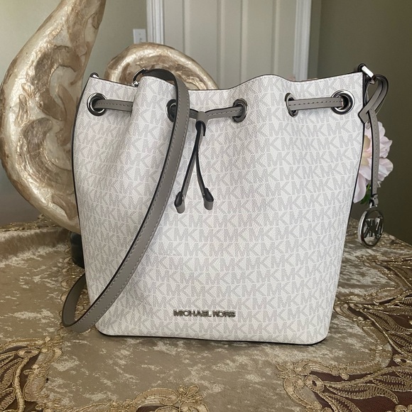 Michael Kors bucket - Picture 9 of 10